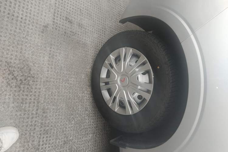 Used Wuling Hongguang V 2022 1.5L Jingqu Edition Electric-Assist LAR Left Front Wheel Hub