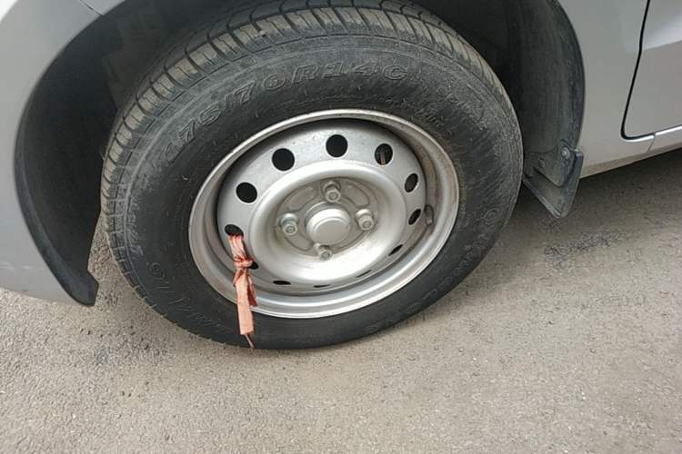 Used Wuling Hongguang V 2022 1.5L Jingqu Edition Electric-Assist LAR Left Front Wheel Hub