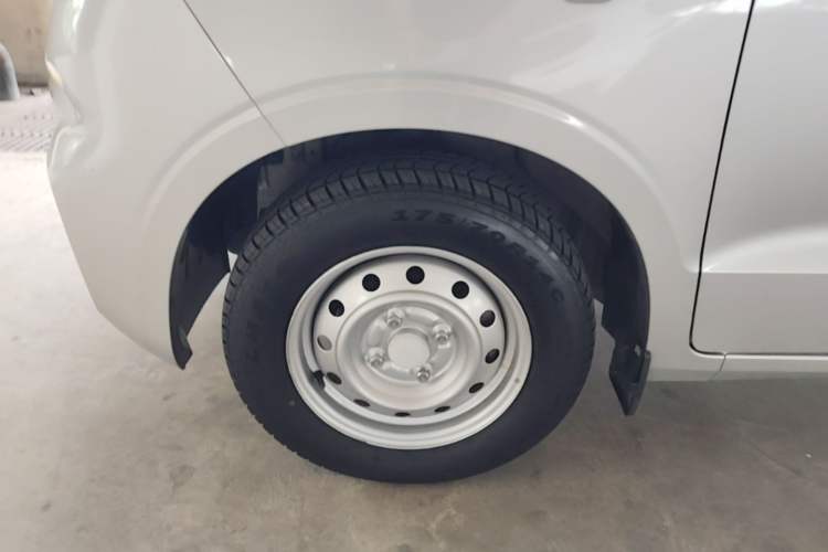 Used Wuling Hongguang V 2022 1.5L Jingqu Version Hydraulic Power Steering LAR Left Front Wheel Hub