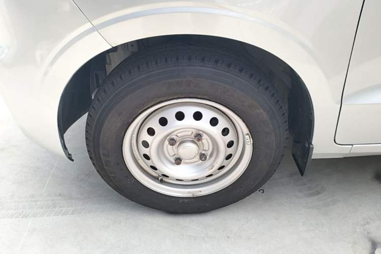 Used Wuling Hongguang V 2022 1.5L Jingqu Edition Electric-Assist LAR Left Front Wheel Hub