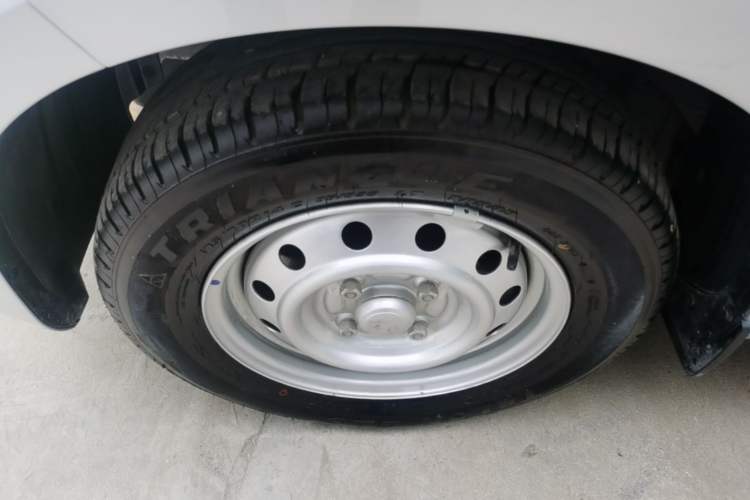 Used Wuling Hongguang V 2022 1.5L Jingqu Edition Electric-Assist LAR Left Front Wheel Hub