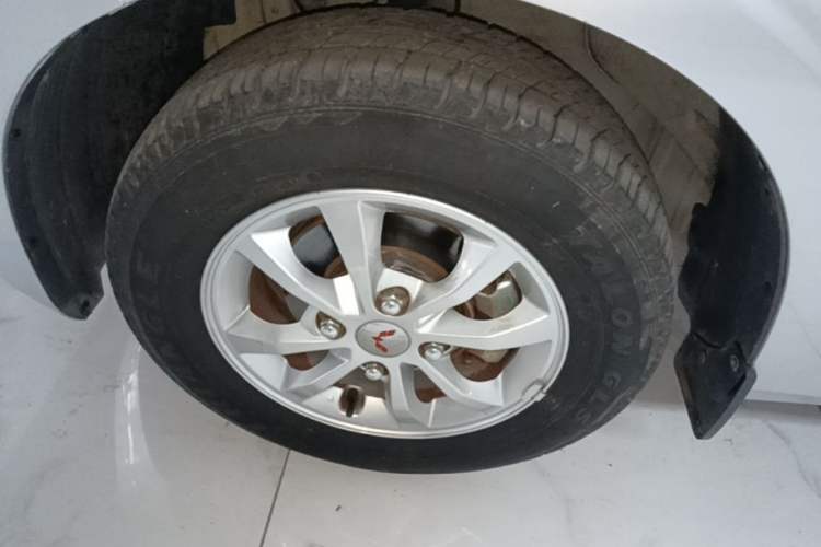 Used Wuling Hongguang V 2022 1.5L Enjoy Edition Electric-Powered LAR Left Front Wheel Hub