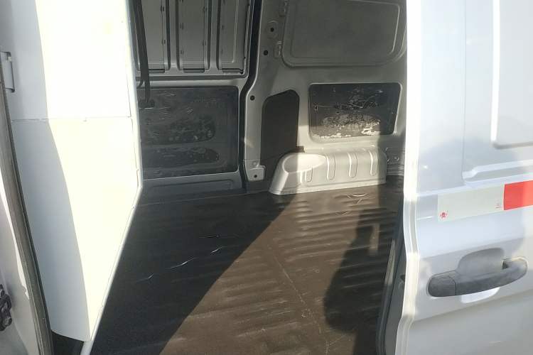 Used Wuling Hongguang V 2022 1.5L Jingqu Edition Enclosed-Window Vehicle with Hydraulic Power Steering LAR Left Rear Seat