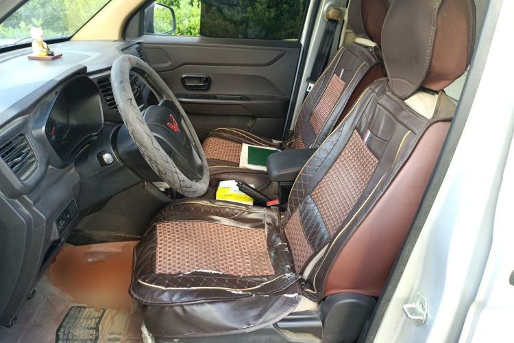Used Wuling Hongguang V 2022 1.5L Jingqu Edition Enclosed-Window Vehicle with Hydraulic Power Steering LAR Left Rear Seat