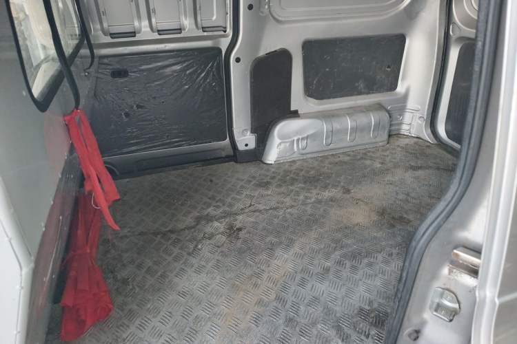 Used Wuling Hongguang V 2022 1.5L Jingqu Edition Enclosed-Window Vehicle with Electric Power Steering LAR Left Rear Seat
