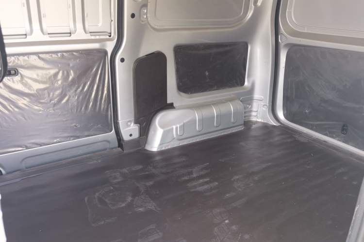 Used Wuling Hongguang V 2022 1.5L Jingqu Edition Enclosed-Window Vehicle with Electric Power Steering LAR Left Rear Seat