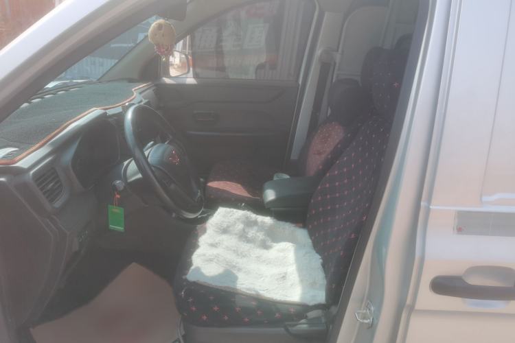 Used Wuling Hongguang V 2022 1.5L Jingqu Edition Enclosed-Window Vehicle with Electric Power Steering LAR Left Rear Seat