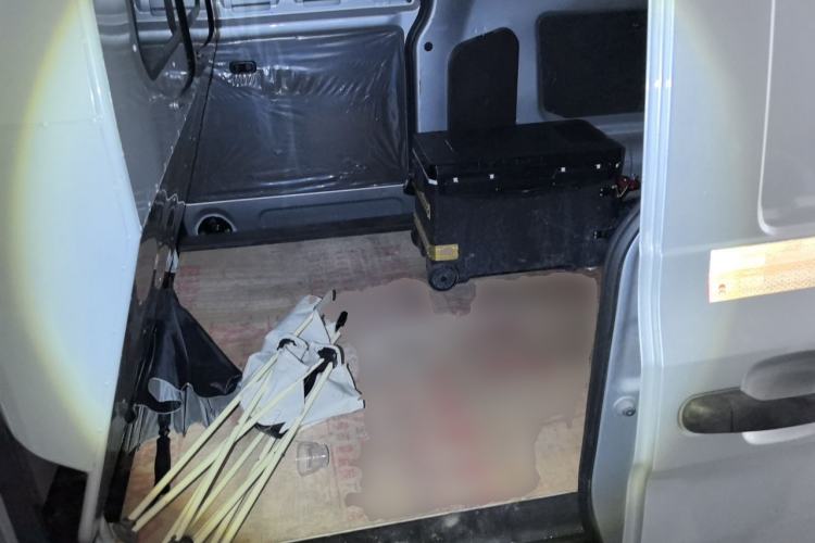Used Wuling Hongguang V 2022 1.5L Jingqu Edition Enclosed-Window Vehicle with Hydraulic Power Steering LAR Left Rear Seat