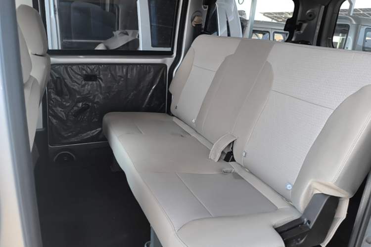 Used Wuling Hongguang V 2022 1.5L Jingqu Version Hydraulic Power Steering LAR Left Rear Seat