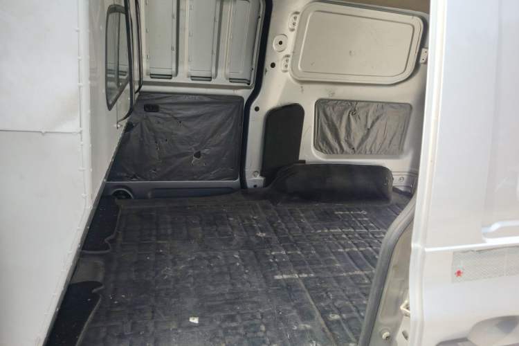 Used Wuling Hongguang V 2022 1.5L Jingqu Edition Enclosed-Window Vehicle with Electric Power Steering LAR Left Rear Seat