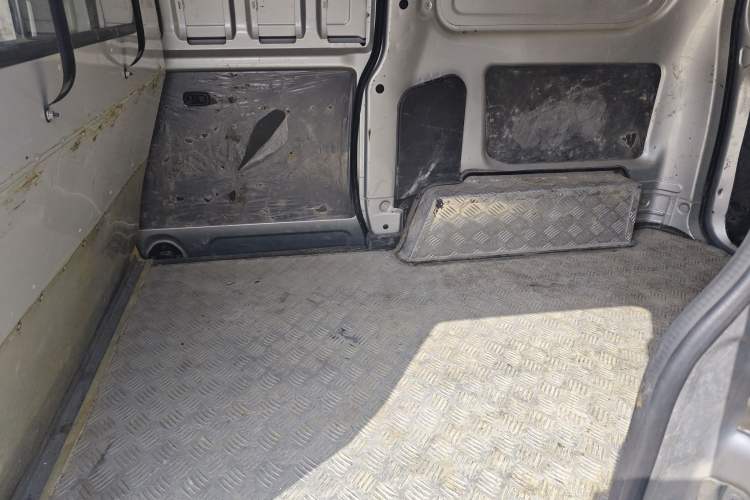 Used Wuling Hongguang V 2022 1.5L Jingqu Edition Enclosed-Window Vehicle with Electric Power Steering LAR Left Rear Seat