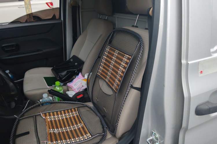 Used Wuling Hongguang V 2022 1.5L Jingqu Edition Enclosed-Window Vehicle with Electric Power Steering LAR Left Rear Seat