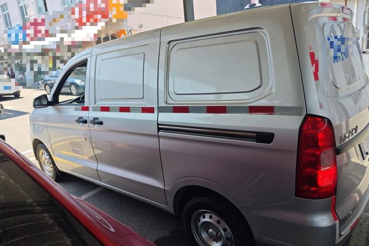 Used Wuling Hongguang V 2022 1.5L Jingqu Edition Enclosed-Window Vehicle with Hydraulic Power Steering LAR Left Side