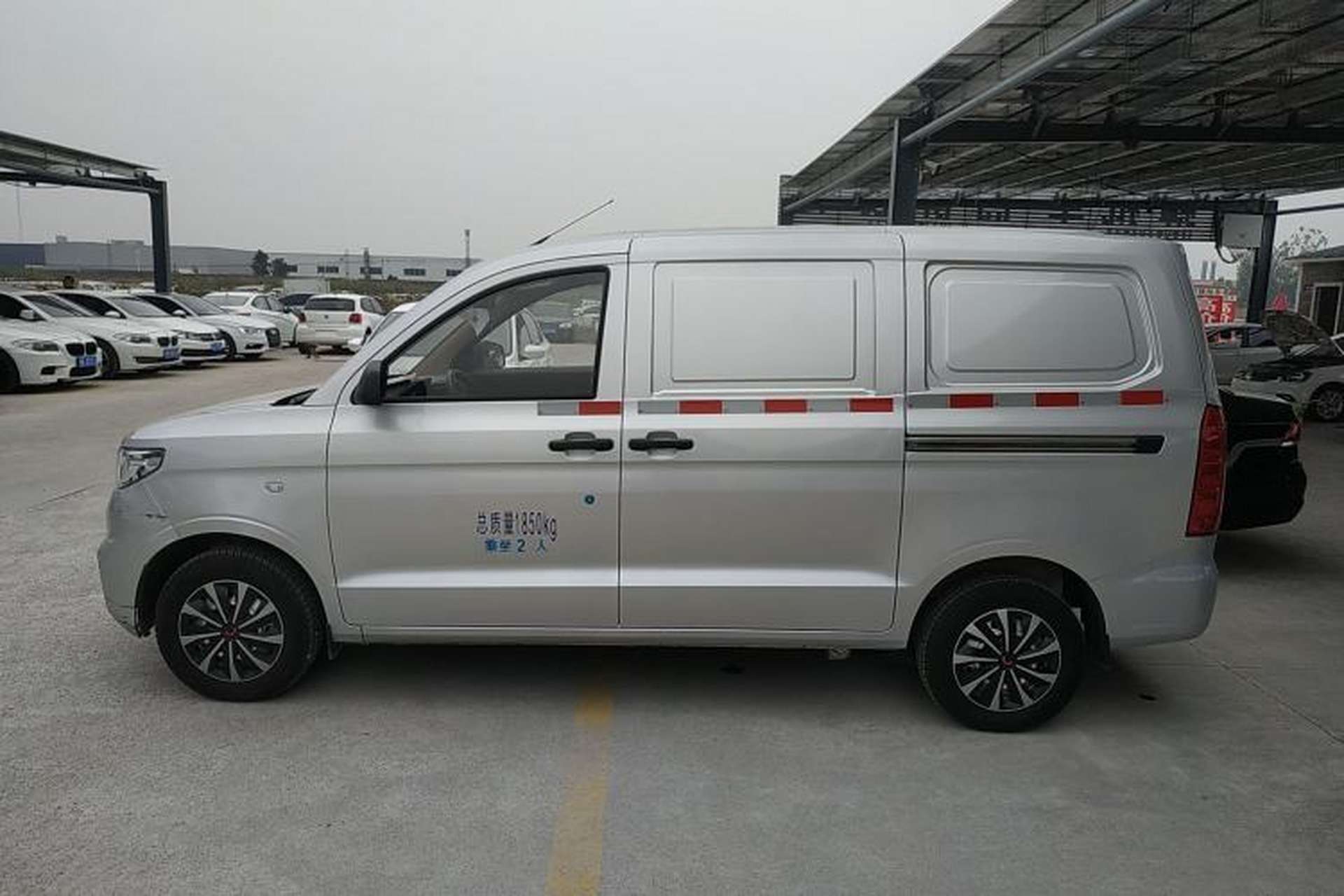 Used Wuling Hongguang V 2022 1.5L Jingqu Edition Enclosed-Window Vehicle with Electric Power Steering LAR Left Side