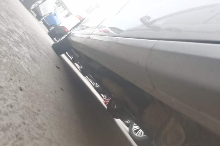 Used Wuling Hongguang V 2022 1.5L Enjoy Edition Electric-Powered LAR Left Side Sill