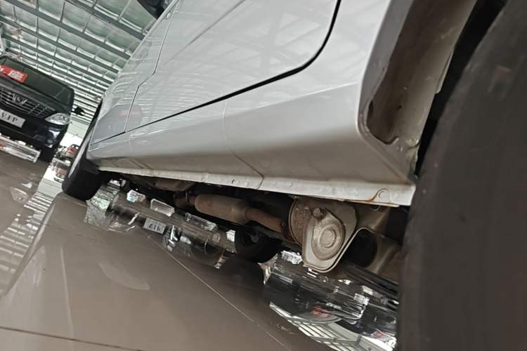 Used Wuling Hongguang V 2022 1.5L Jingqu Edition Enclosed-Window Vehicle with Electric Power Steering LAR Left Side Sill