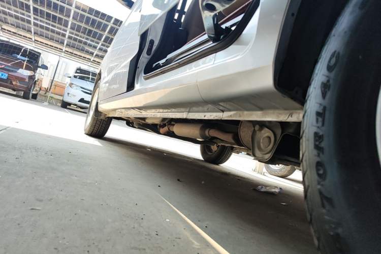 Used Wuling Hongguang V 2022 1.5L Jingqu Edition Electric-Assist LAR Left Side Sill