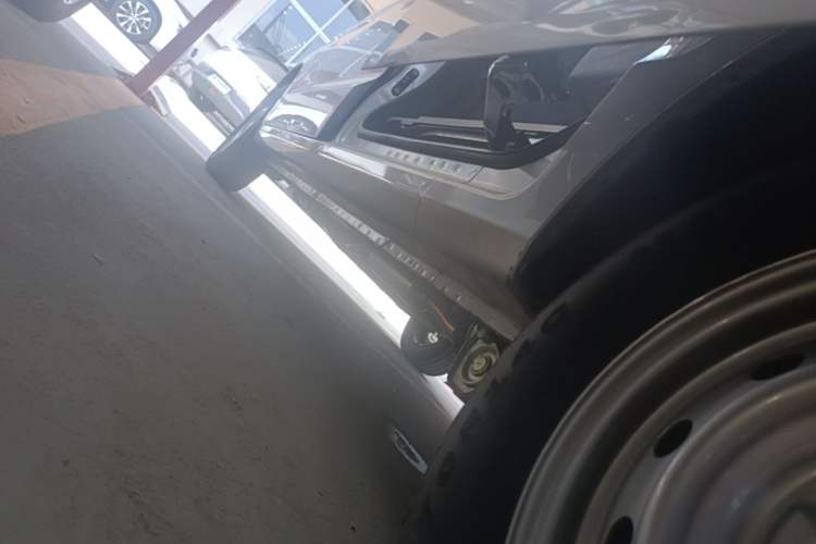 Used Wuling Hongguang V 2022 1.5L Jingqu Edition Electric-Assist LAR Left Side Sill