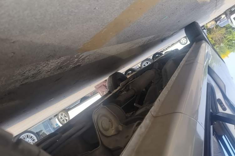 Used Wuling Hongguang V 2022 1.5L Jingqu Edition Electric-Assist LAR Left Side Sill