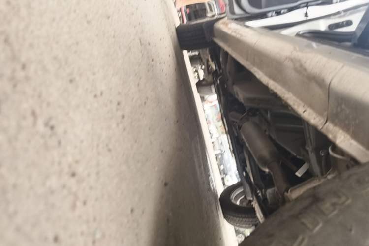 Used Wuling Hongguang V 2022 1.5L Enjoy Edition Electric-Powered LAR Left Side Sill