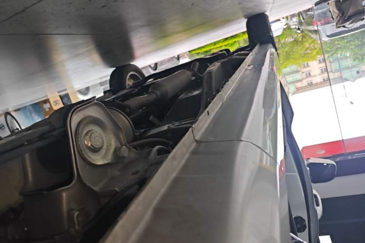 Used Wuling Hongguang V 2022 1.5L Enjoy Edition Electric-Powered LAR Left Side Sill