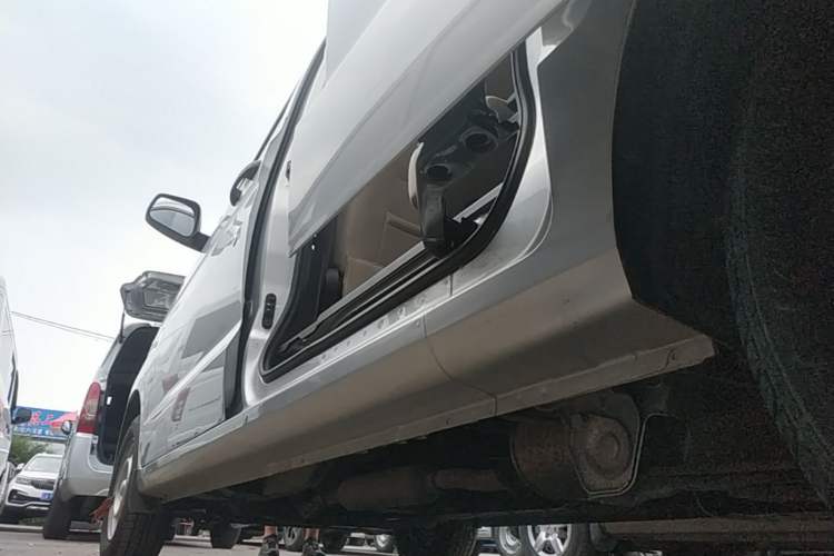 Used Wuling Hongguang V 2022 1.5L Jingqu Edition Electric-Assist LAR Left Side Sill