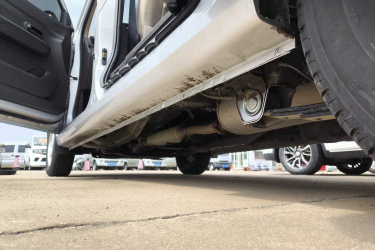 Used Wuling Hongguang V 2022 1.5L Jingqu Edition Electric-Assist LAR Left Side Sill