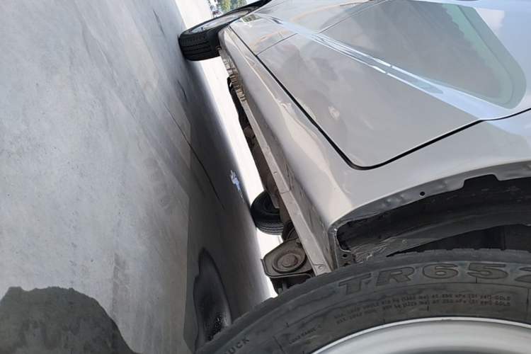 Used Wuling Hongguang V 2022 1.5L Jingqu Edition Electric-Assist LAR Left Side Sill