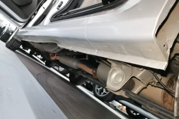 Used Wuling Hongguang V 2022 1.5L Jingqu Edition Electric-Assist LAR Left Side Sill
