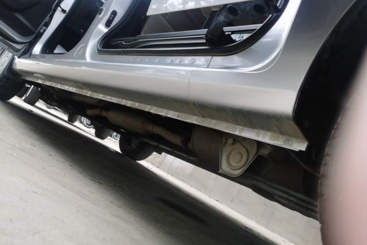 Used Wuling Hongguang V 2022 1.5L Jingqu Edition Electric-Assist LAR Left Side Sill