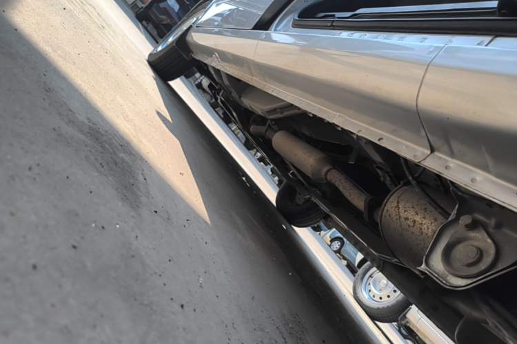 Used Wuling Hongguang V 2022 1.5L Jingqu Version Hydraulic Power Steering LAR Left Side Sill