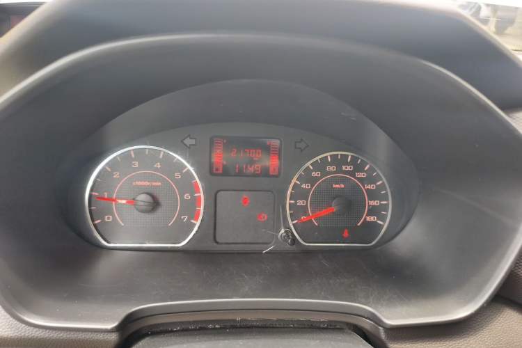Used Wuling Hongguang V 2022 1.5L Jingqu Edition Electric-Assist LAR Odometer Close Up