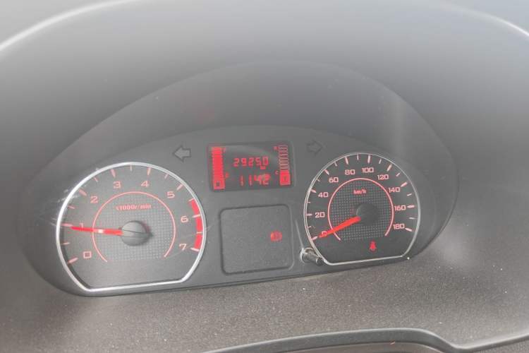 Used Wuling Hongguang V 2022 1.5L Jingqu Edition Electric-Assist LAR Odometer Close Up