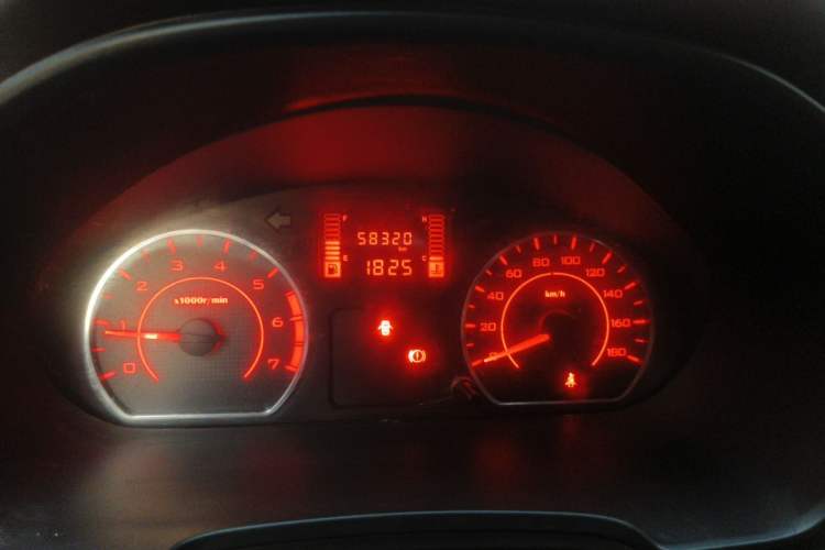 Used Wuling Hongguang V 2022 1.5L Jingqu Edition Electric-Assist LAR Odometer Close Up