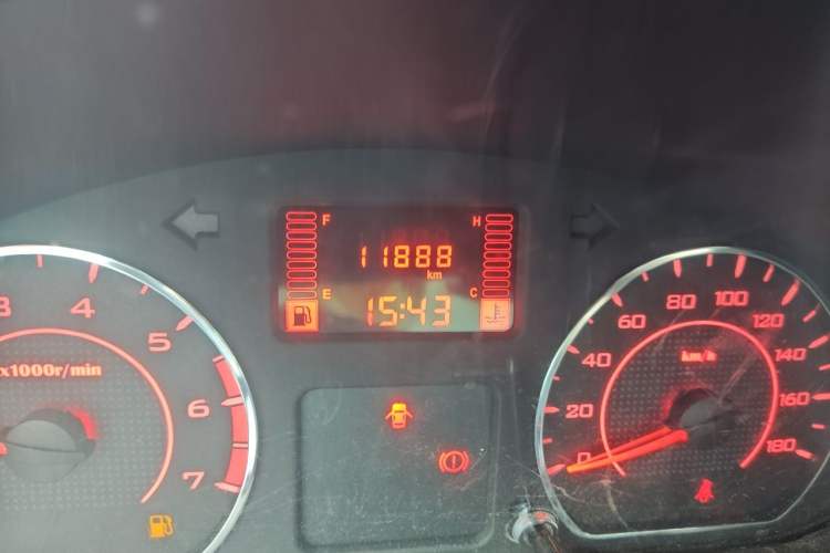 Used Wuling Hongguang V 2022 1.5L Jingqu Edition Electric-Assist LAR Odometer Close Up