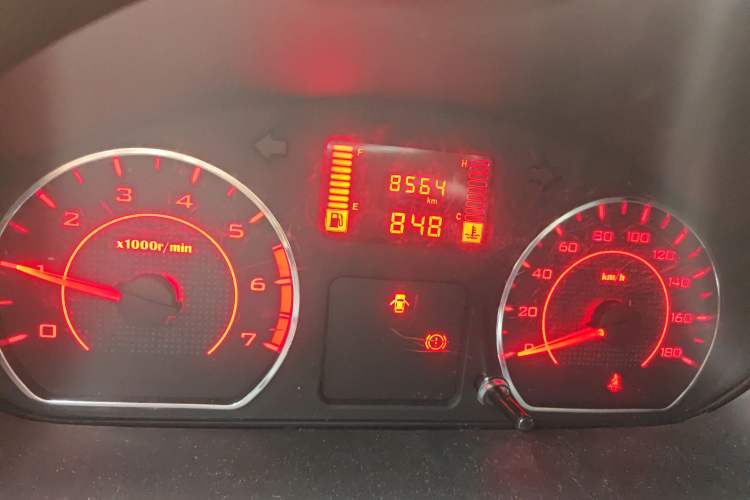 Used Wuling Hongguang V 2022 1.5L Jingqu Edition Electric-Assist LAR Odometer Close Up