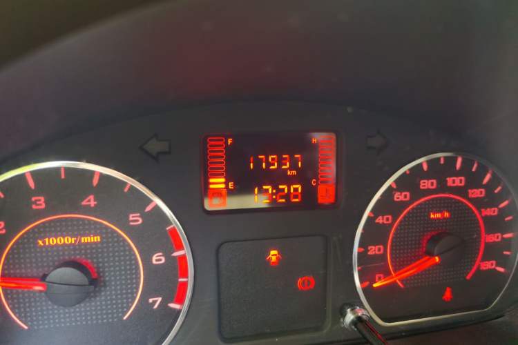 Used Wuling Hongguang V 2022 1.5L Jingqu Edition Electric-Assist LAR Odometer Close Up
