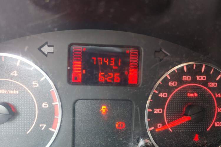 Used Wuling Hongguang V 2022 1.5L Jingqu Version Hydraulic Power Steering LAR Odometer Close Up