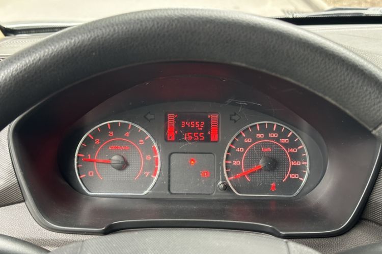 Used Wuling Hongguang V 2022 1.5L Jingqu Edition Enclosed-Window Vehicle with Electric Power Steering LAR Odometer Close Up