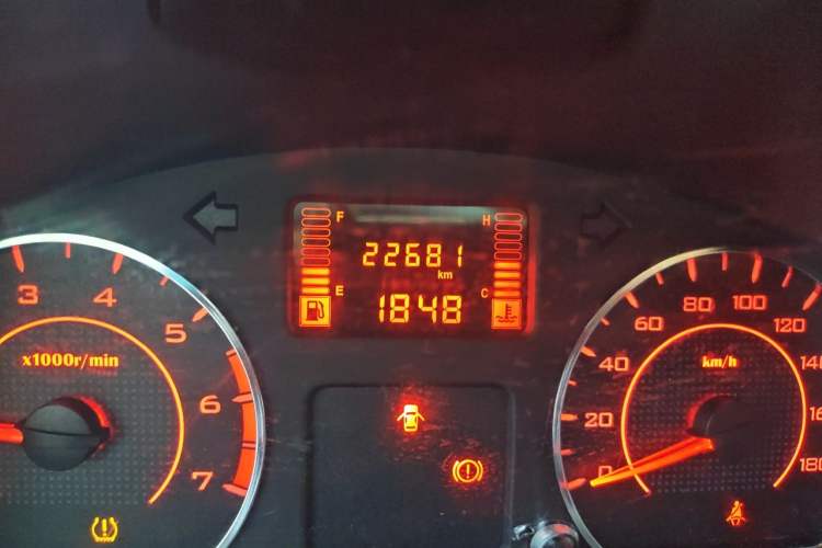 Used Wuling Hongguang V 2022 1.5L Jingqu Version Hydraulic Power Steering LAR Odometer Close Up