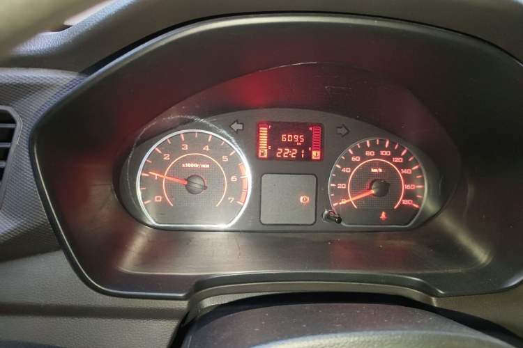 Used Wuling Hongguang V 2022 1.5L Jingqu Edition Electric-Assist LAR Odometer Close Up