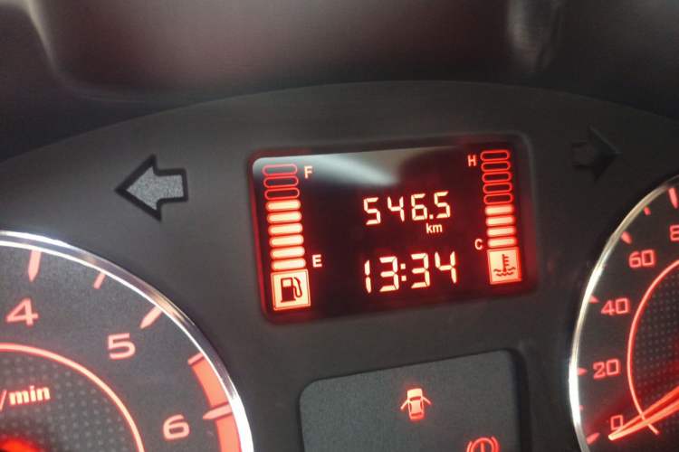 Used Wuling Hongguang V 2022 1.5L Jingqu Edition Electric-Assist LAR Odometer Close Up