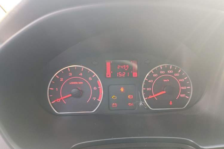 Used Wuling Hongguang V 2022 1.5L Jingqu Edition Electric-Assist LAR Odometer Close Up
