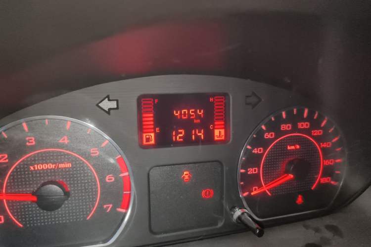Used Wuling Hongguang V 2022 1.5L Jingqu Edition Electric-Assist LAR Odometer Close Up
