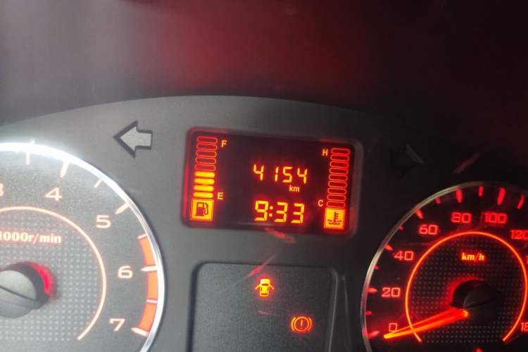 Used Wuling Hongguang V 2022 1.5L Jingqu Version Hydraulic Power Steering LAR Odometer Close Up