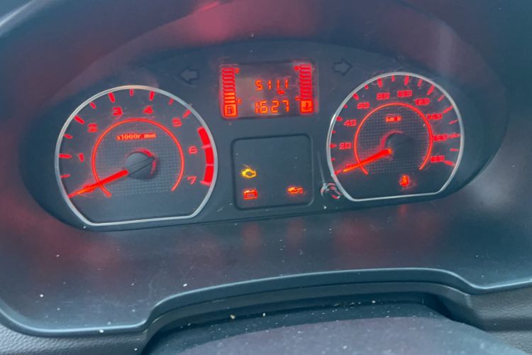 Used Wuling Hongguang V 2022 1.5L Jingqu Edition Electric-Assist LAR Odometer Close Up