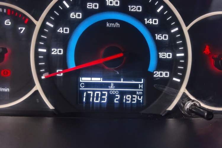 Used Wuling Hongguang V 2022 1.5L Enjoy Edition Hydraulic Power Steering LAR Odometer Close Up