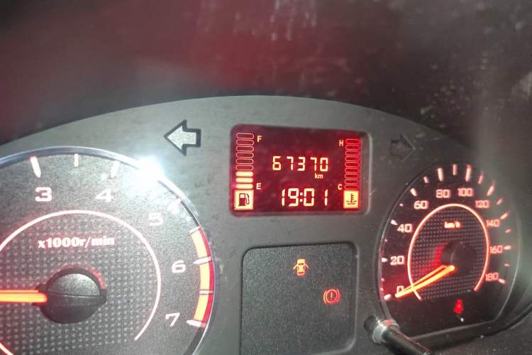 Used Wuling Hongguang V  Odometer Close Up