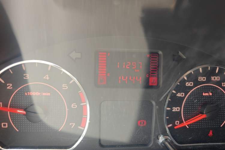 Used Wuling Hongguang V 2022 1.5L Jingqu Version Hydraulic Power Steering LAR Odometer Close Up