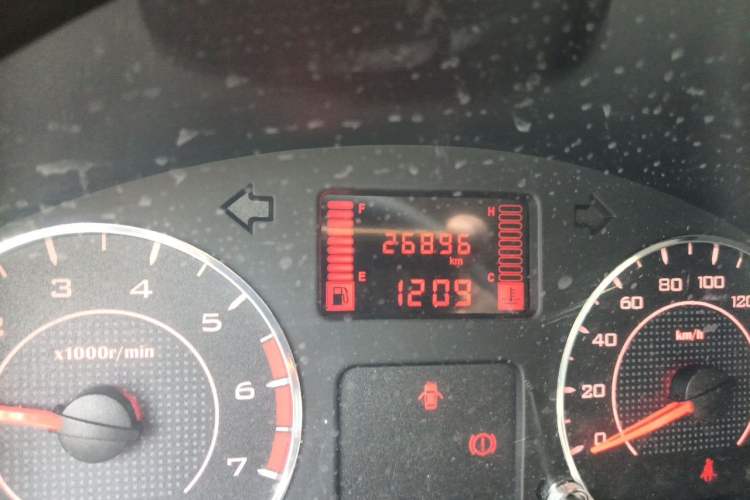Used Wuling Hongguang V 2022 1.5L Jingqu Edition Electric-Assist LAR Odometer Close Up